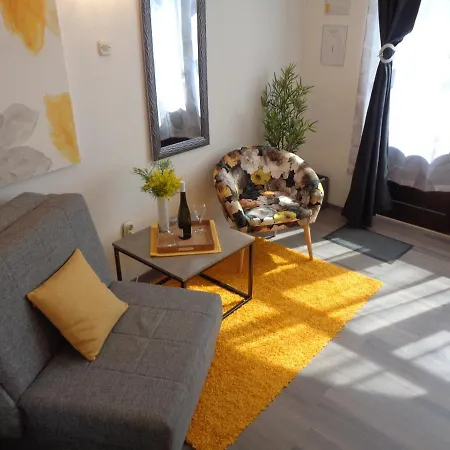 M Apartment *