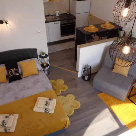 شقة M *
